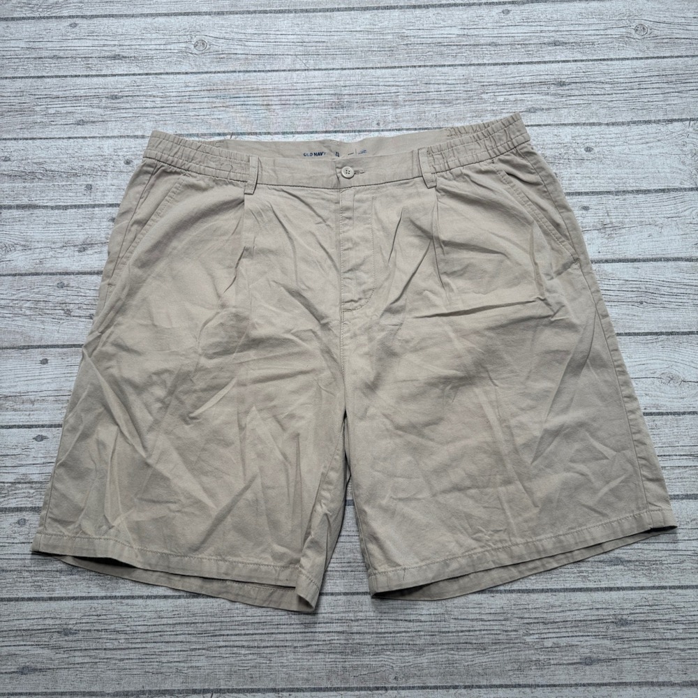 Old Navy Shorts Men's XL Khaki Pleated Relaxed Fit Hiking Utility Outdoor Chino
